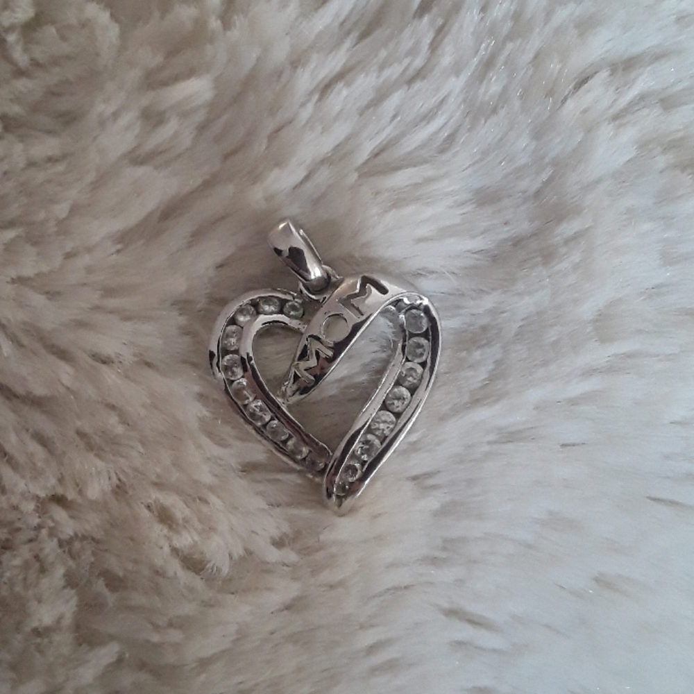 MOM heart pendant.